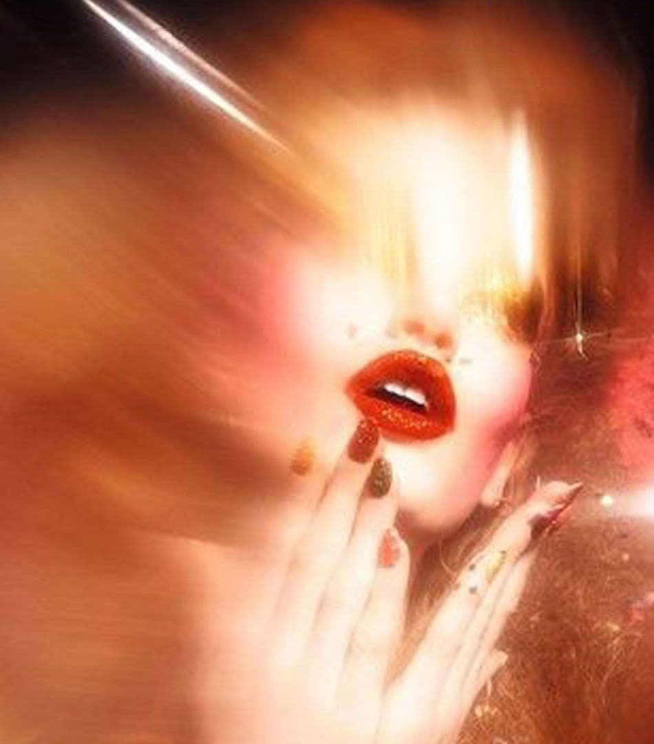 Frau mit roten Lippen